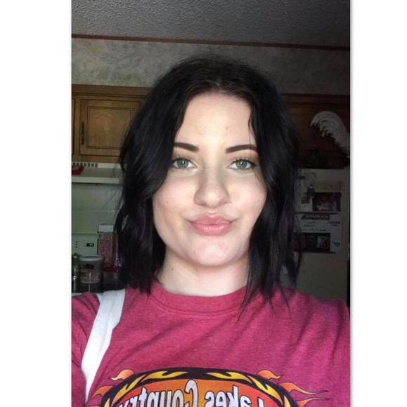 Meet your Posher, Tabitha - Picture 1 of 1